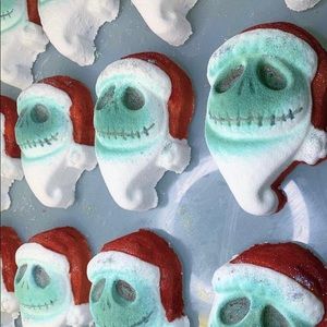 Sandy claws bath bomb